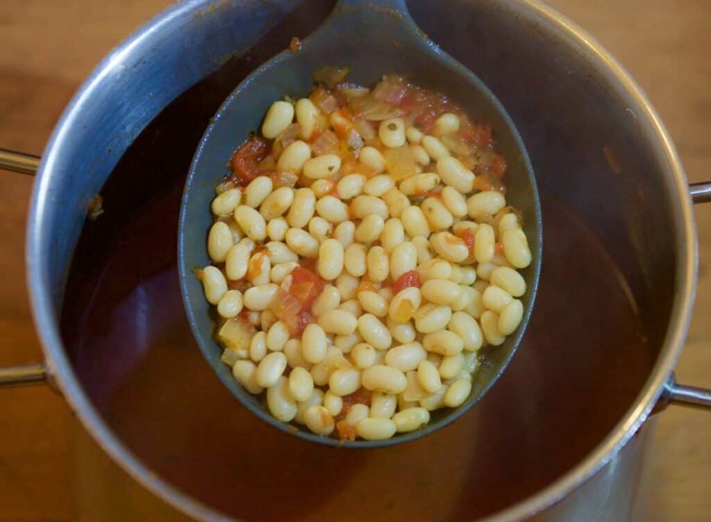white kidney beans soup